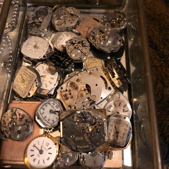 Box of vintage watches working and non - Picture 6 of 7